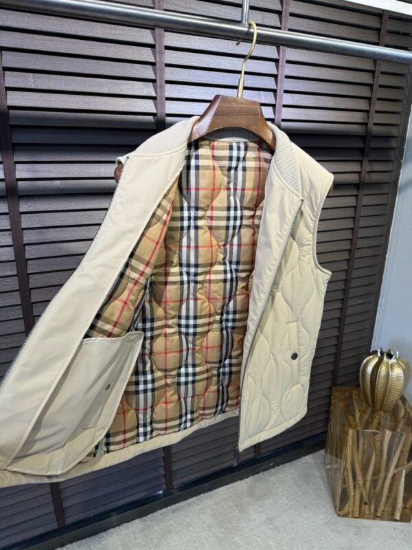 3ca1f515 BRBY Quilted Zip-Up Gilet with Ribbed Collar - white