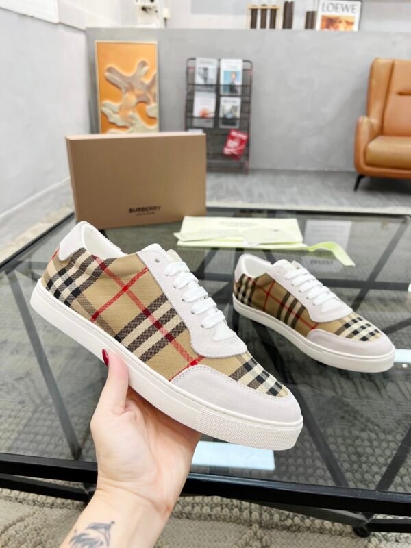 3dade650 BRBY Trainers with Check Panels - Beige