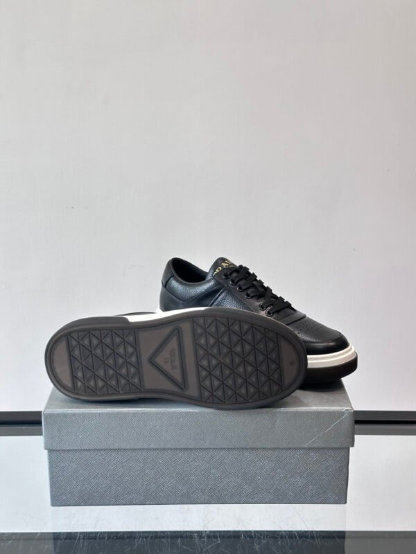PRDA Low-Top Trainers in Black and White
