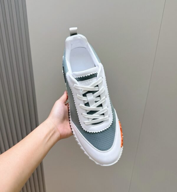 HRMS Technical Knit with Leather Accents Trainers – Grey & White