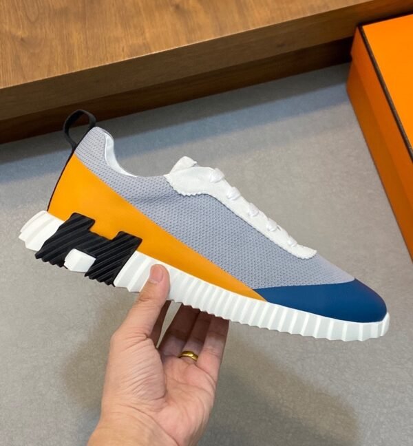 4 HRMS Mesh Low-Top Trainers – Grey Blue & Orange