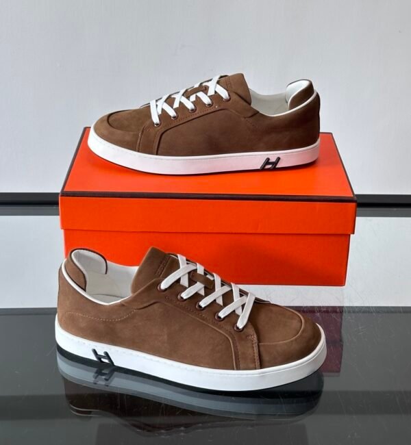 HRMS Low-Top Skate Suede Trainers – Brown