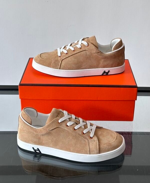 HRMS Low-Top Skate Suede Trainers – Beige