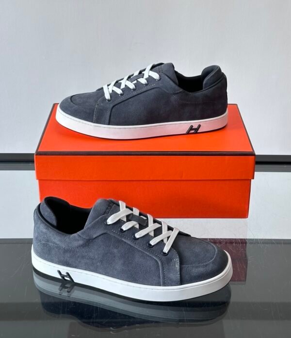HRMS Low-Top Skate Suede Trainers – Grey