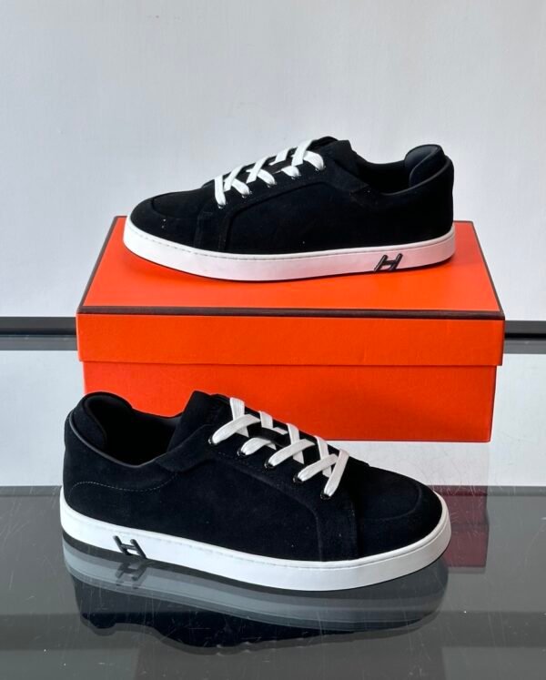 HRMS Low-Top Skate Suede Trainers – Black