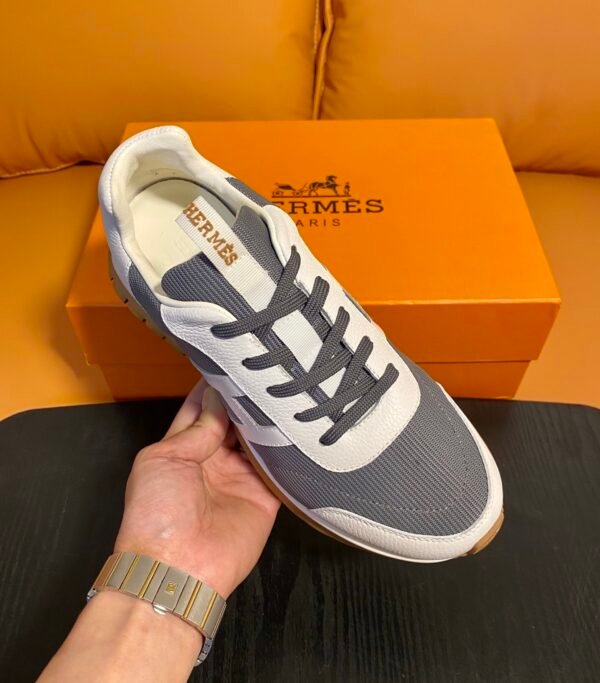 HRMS Mesh with Leather Overlays Casual Trainers - Grey & White