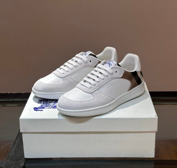 BRBY Trainers with Check Detail - White