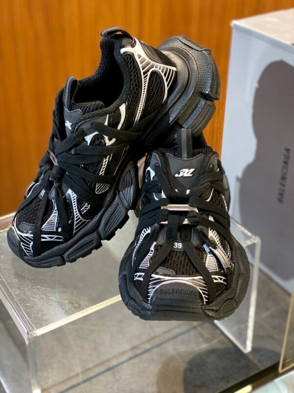 BLNCG Low-Top Trainers with Wrapped Lace Design - Black