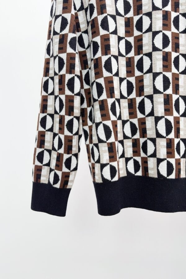 4605c6d0 FND All-Over Geometric Pattern Crew Neck Knit Jumper - Brown/Black