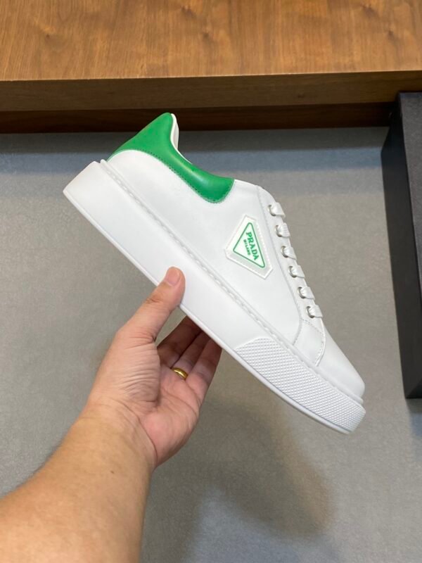 PRDA Low-Top Trainers in White with Green Heel Accents