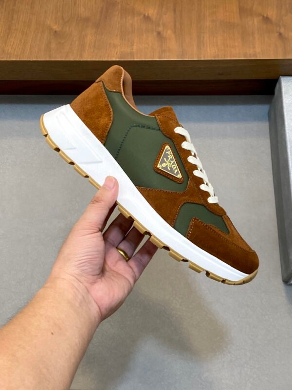 PRDA Low-Top Trainers in Brown and Green Panels