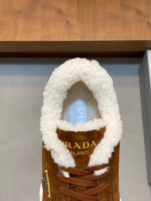 4bea9b33 PRDA Low-Top Trainers with Plush Lined Collar - Brown