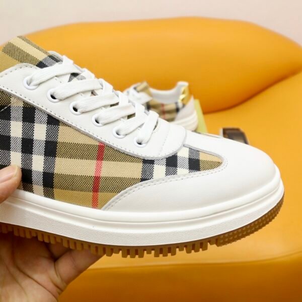4f067f7e BRBY Trainers with Check Panels and Contrast Sole - Beige/White