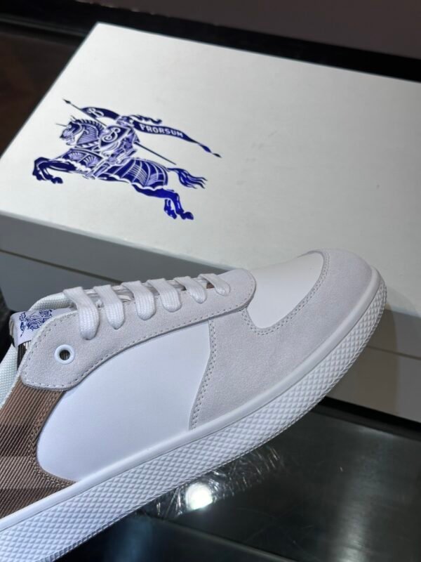 BRBY Trainers with Check Detail - White