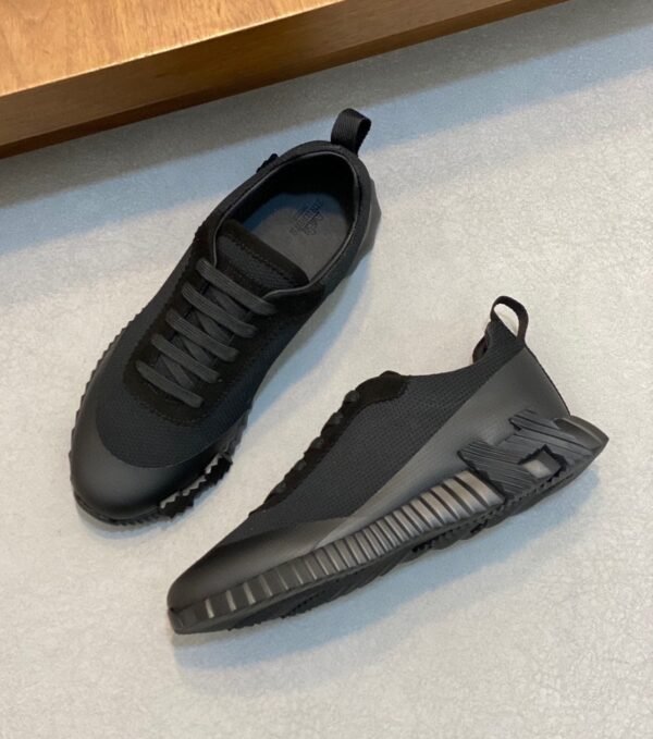 HRMS Mesh Low-Top Trainers – Triple Black