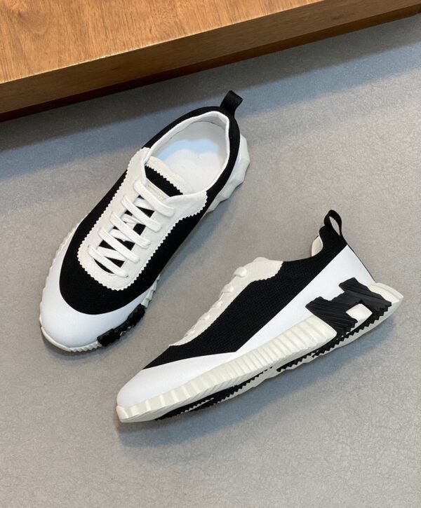 5 HRMS Mesh Low-Top Trainers – Black & White