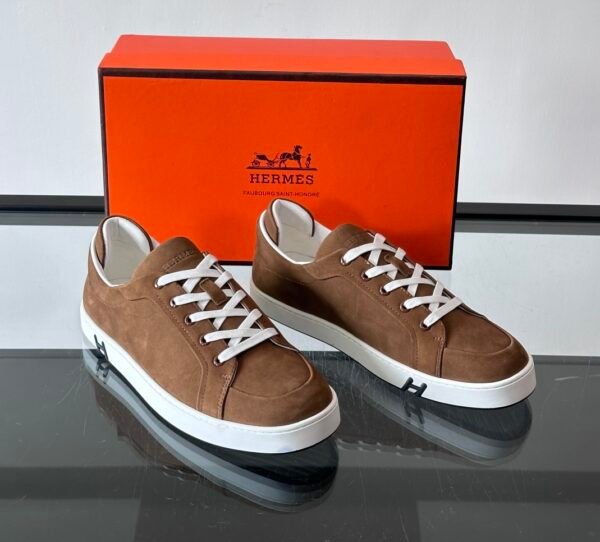 HRMS Low-Top Skate Suede Trainers – Brown