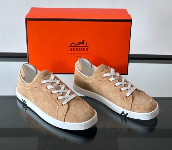 HRMS Low-Top Skate Suede Trainers – Beige