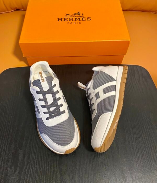HRMS Mesh with Leather Overlays Casual Trainers - Grey & White