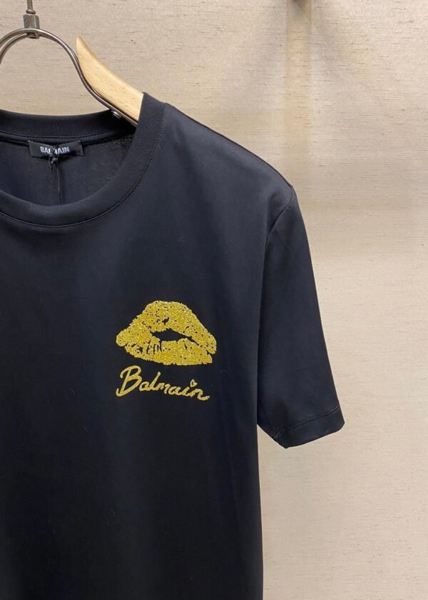 BLMN Gold Logo Kiss Print T-Shirt – Black
