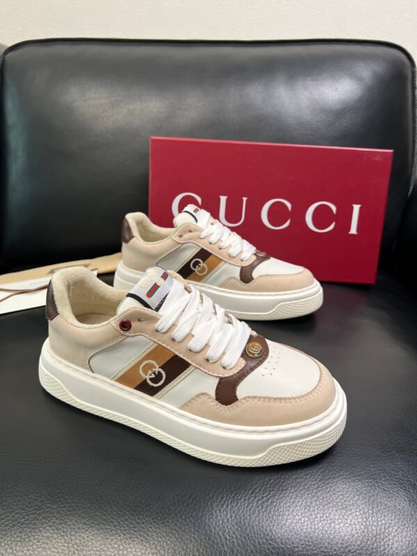 GCCI Trainers with Contrast Stripe Panel - Beige/White
