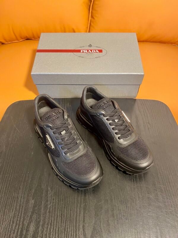 528db5b0 PRDA Low-Top Trainers with Breathable Mesh Panel Details - Black