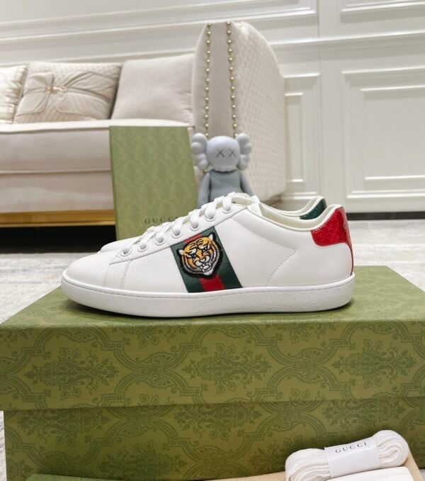 GCCI Trainers with Side Stripe and Embroidered Accent - White