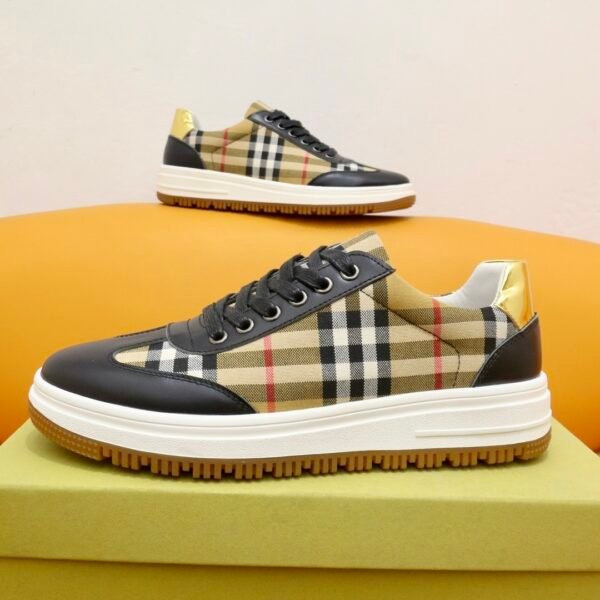 BRBY Trainers with Check Panels and Contrast sole - Beige/Black
