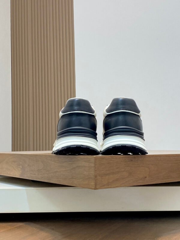 588f0625 GCCI Low-Top Trainers with Logo Patch - Black/Beige