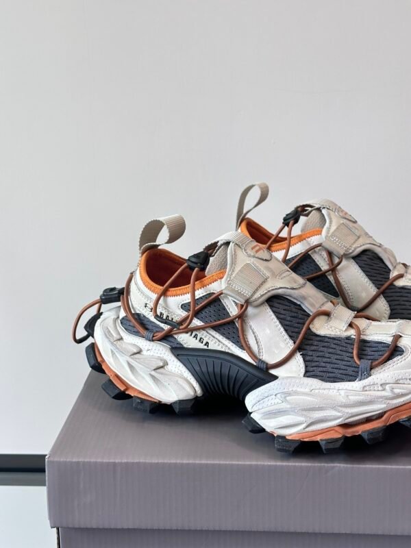 5a3f0f26 BLNCG Low-Top Chunky Trainers with Contrast Panels - Black/White