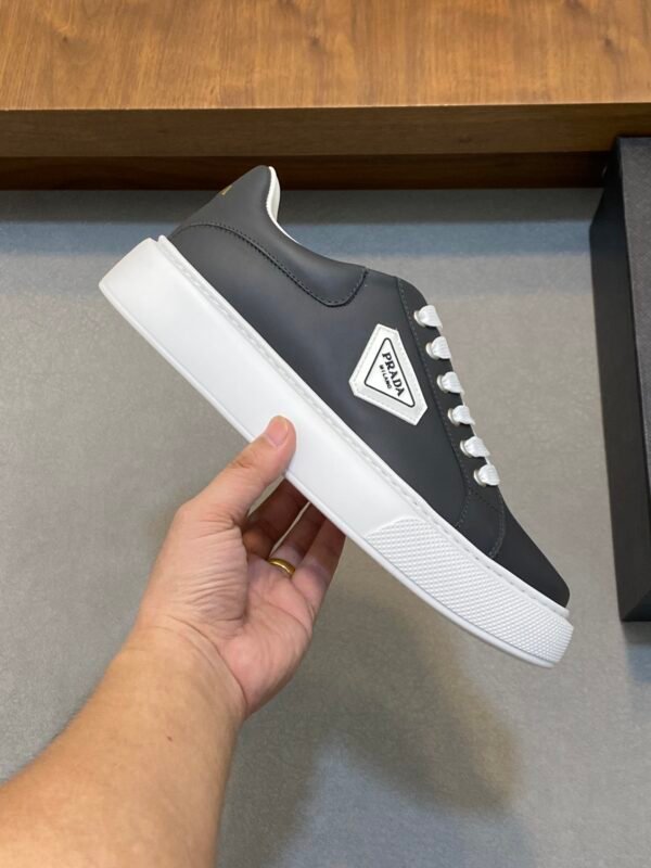 PRDA Low-Top Trainers in Black with White Sole