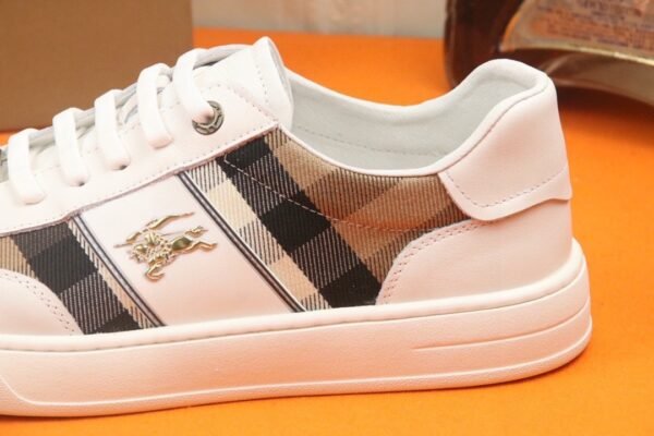 5ac9bd19 BRBY Low-Top Trainers with Check Side Panels - White