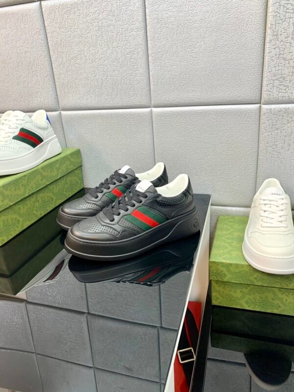 5e970fb9 GCCI Low-Top Trainers with Contrast Stripe - Black