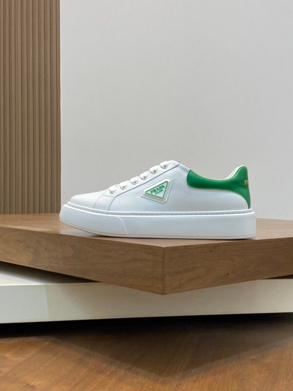 PRDA Low-Top Trainers in White with Green Heel Accents