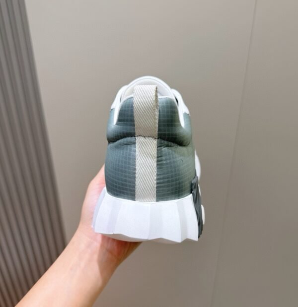 HRMS Technical Knit with Leather Accents Trainers – Grey & White