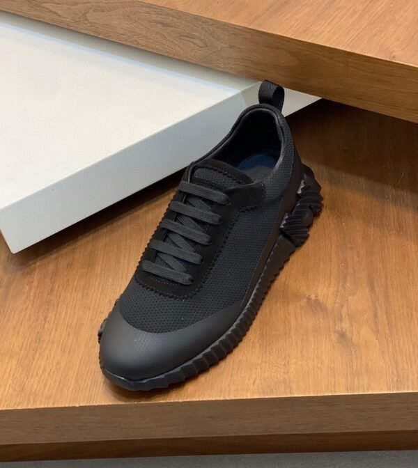 HRMS Mesh Low-Top Trainers – Triple Black