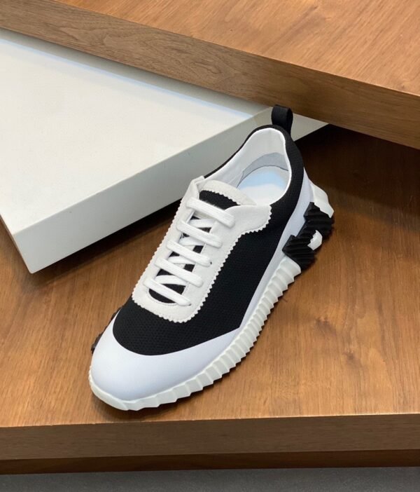 6 HRMS Mesh Low-Top Trainers – Black & White