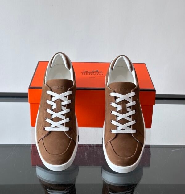HRMS Low-Top Skate Suede Trainers – Brown
