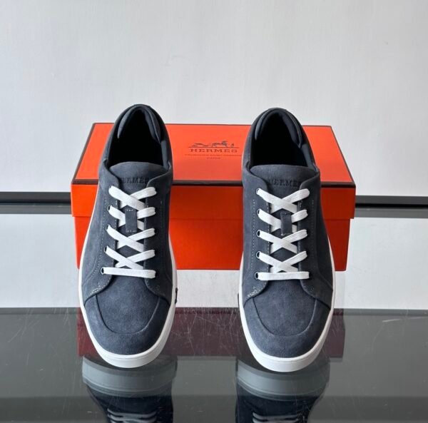 HRMS Low-Top Skate Suede Trainers – Grey