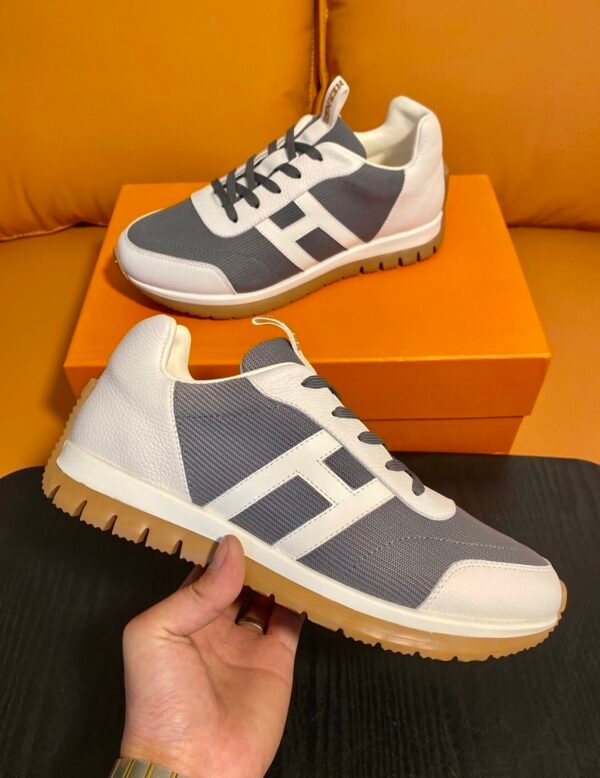 HRMS Mesh with Leather Overlays Casual Trainers - Grey & White