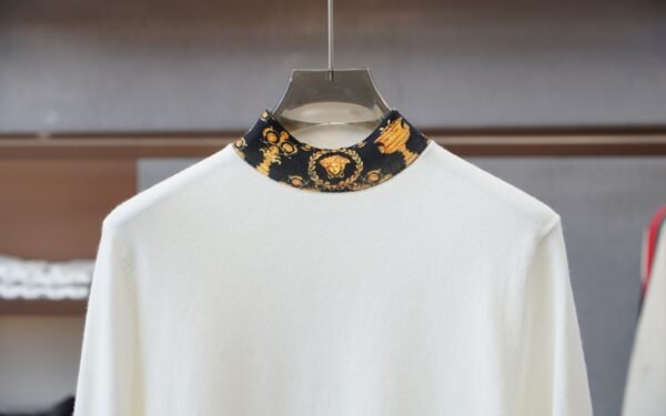 VRSC High Neck Medusa Logo Print Collar Jumper