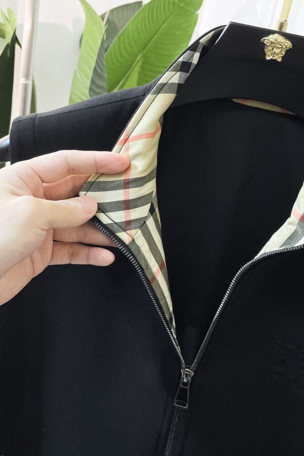 60c6d958 BRBY Zip-Up Gilet with Emblem Detail - Black