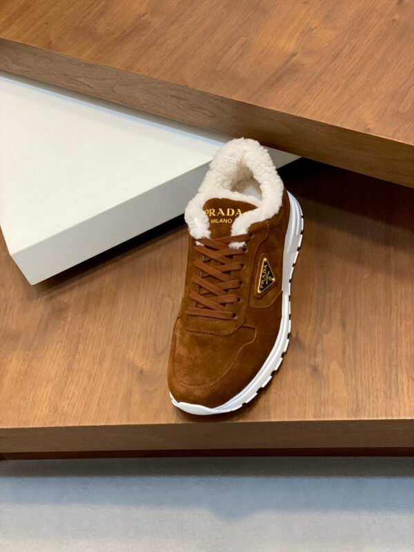 63a27001 PRDA Low-Top Trainers with Plush Lined Collar - Brown