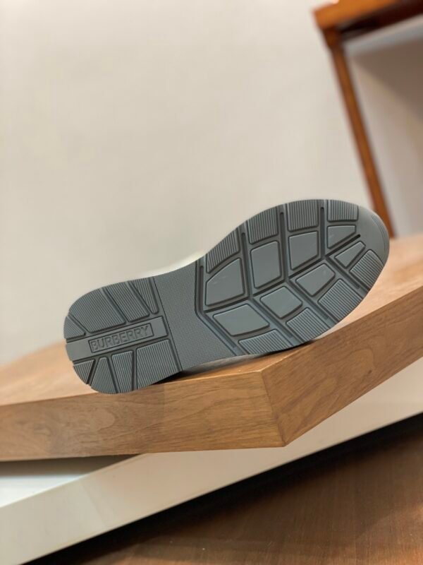 63f4f7c9 BRBY Trainers with Check Panel and Strap - White/Beige