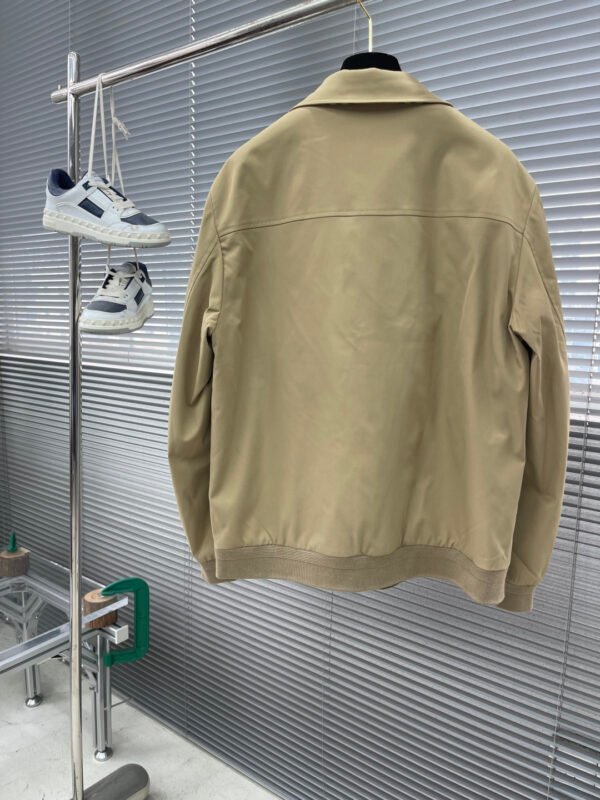 BRBY Collared Zip-Up Jacket - Beige