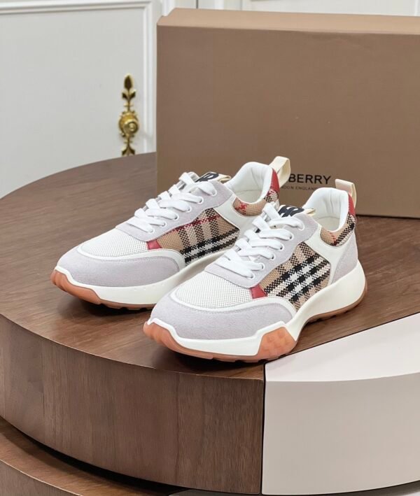 66200952 BRBY Low-Top Trainers with Check Side Panels - White