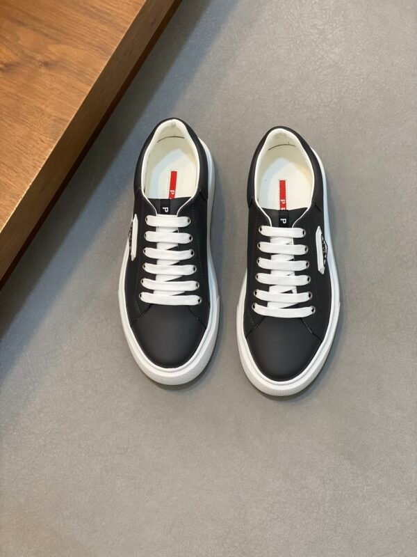 PRDA Low-Top Trainers in Black with White Sole