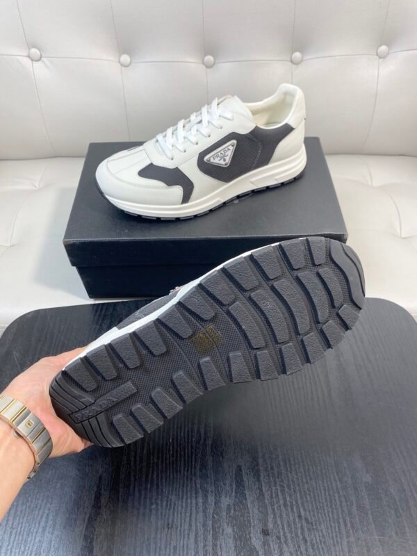 PRDA Low-Top Trainers with Contrast Panels - White/Black