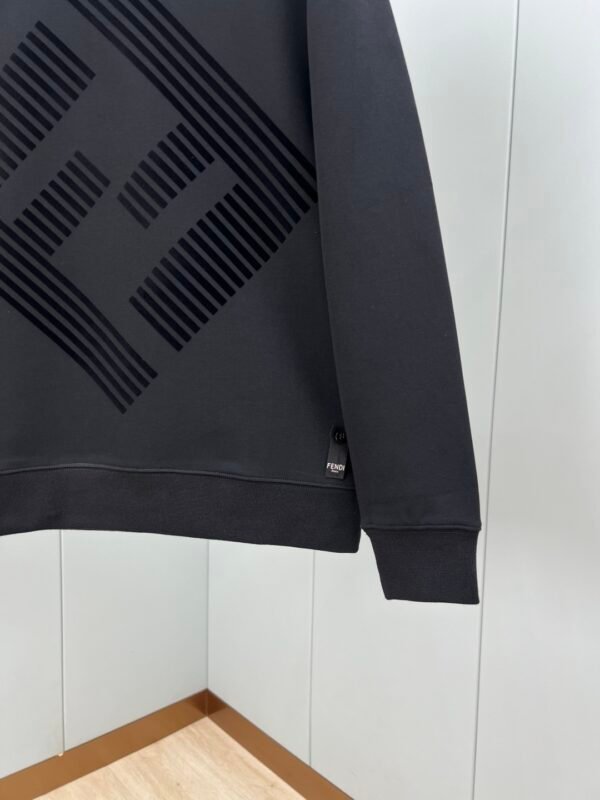 6b70cfd4 FND Graphic Crew Neck Jumper