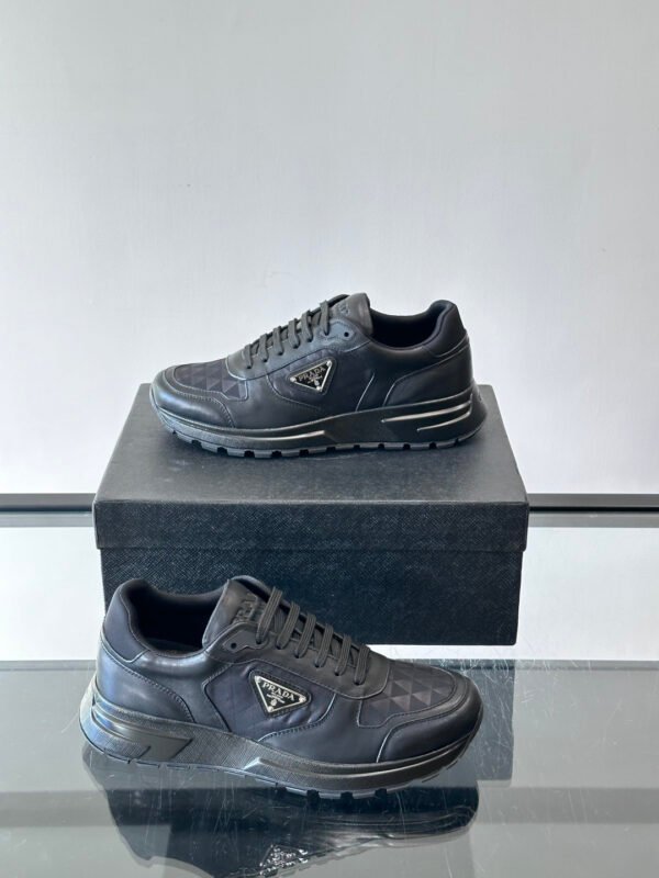 6bb5a635 PRDA Trainers with Black Geometric Panel Details
